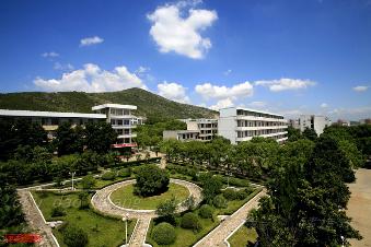 老教学楼与行政楼