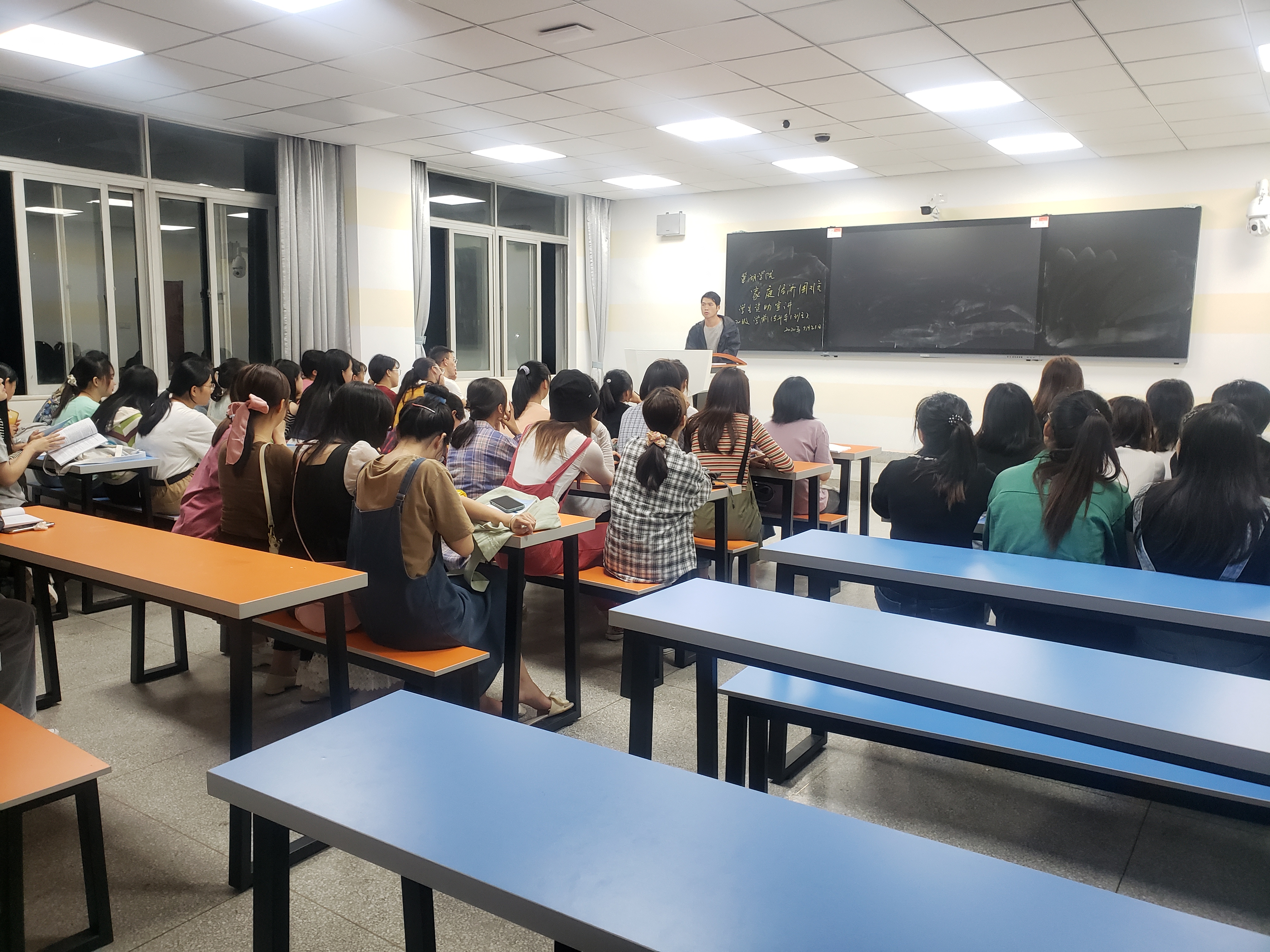 级学前专升本开展 诚信感恩 励志青春 资助政策宣讲活动